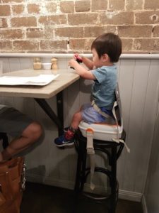 Easy to set up portable high chair